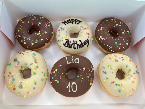 Birthday Donutbox mit Konfetti Streusel