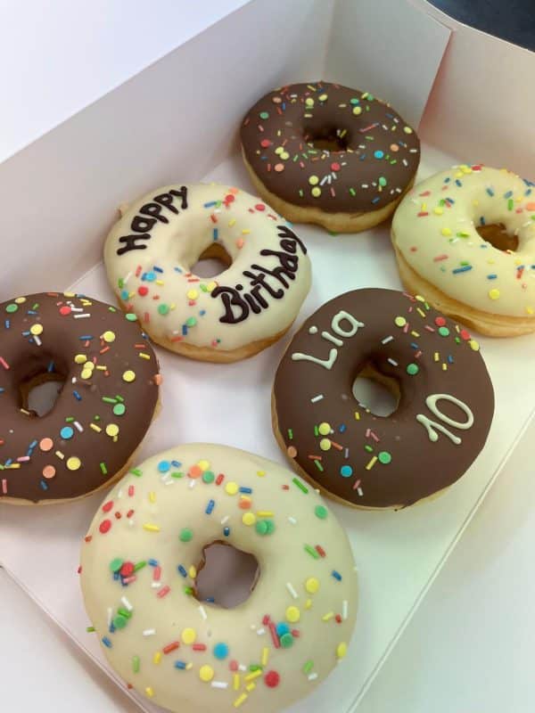 Birthday Donutbox mit Konfetti Streusel