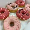 Birthday Donutbox rosarot mit Erdbeerschokoflocken
