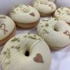 Hochzeit Donutbox goldene Perlen und Stangen mit Streifen
