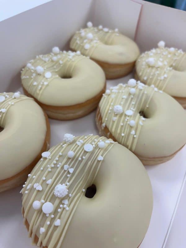 Hochzeit Donutbox - weiße Streusel – Bild 4