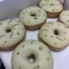 gemischte Hochzeit Donutbox - goldene Perlen und Stangen